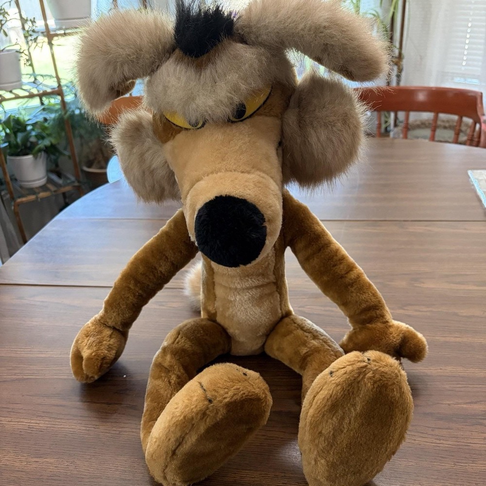Vintage 1993 Wile E. Coyote 28" Wired Poseable Plush 24K Co. Warner Bros.
